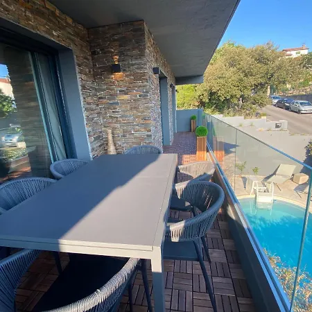 Βίλα De Charme La Lionne-piscine-12 Pers *