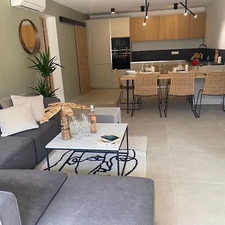 De Charme La Lionne-piscine-12 Pers Saint-Raphaël