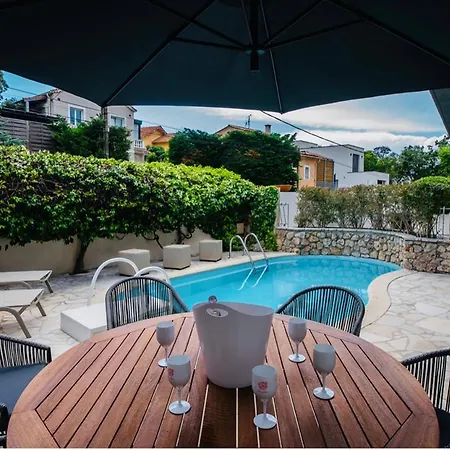 De Charme La Lionne-piscine-12 Pers * Saint-Raphael (Var)