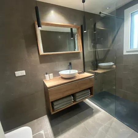 Βίλα De Charme La Lionne-piscine-12 Pers Saint-Raphaël