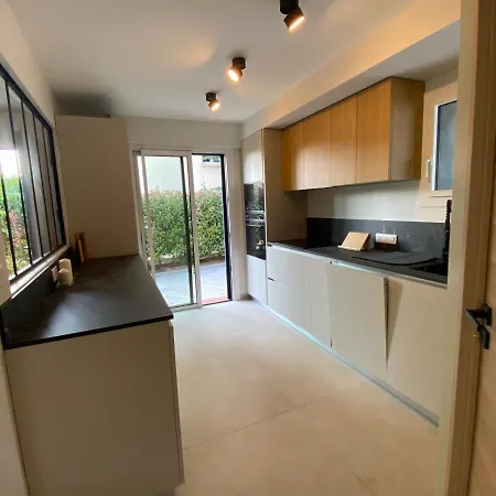 Βίλα De Charme La Lionne-piscine-12 Pers *